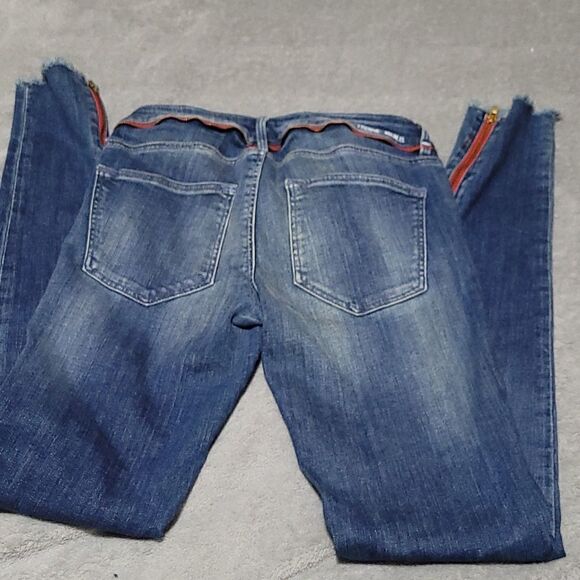 Etienne Marcel Fray Skinny in Medium Wash  Low Rise Jeans - Picture 5 of 8